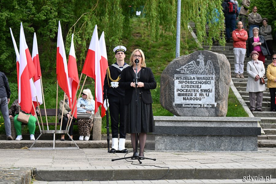 Wiceprezydentka Gdyni Oktawia Gorzeńska przemawiająca podczas uroczystości z okazji Święta Narodowego Trzeciego Maja