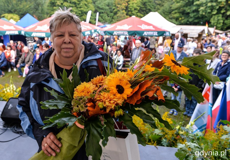 Laureaci konkursu "Gdynia w Kwiatach" odebrali z rąk przewodniczącej Rady Miasta Joanny Zielińskiej nagrody i wyróżnienia // fot. Przemysła Świderski