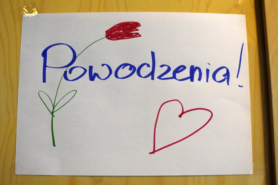 Kartka z napisem "Powodzenia" / fot. Dorota Nelke