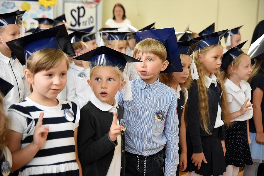 Rozpoczęcie roku szkolnego 2017/2018 w SP nr 10 w Gdyni Chyloni // fot. M. Puszczewicz