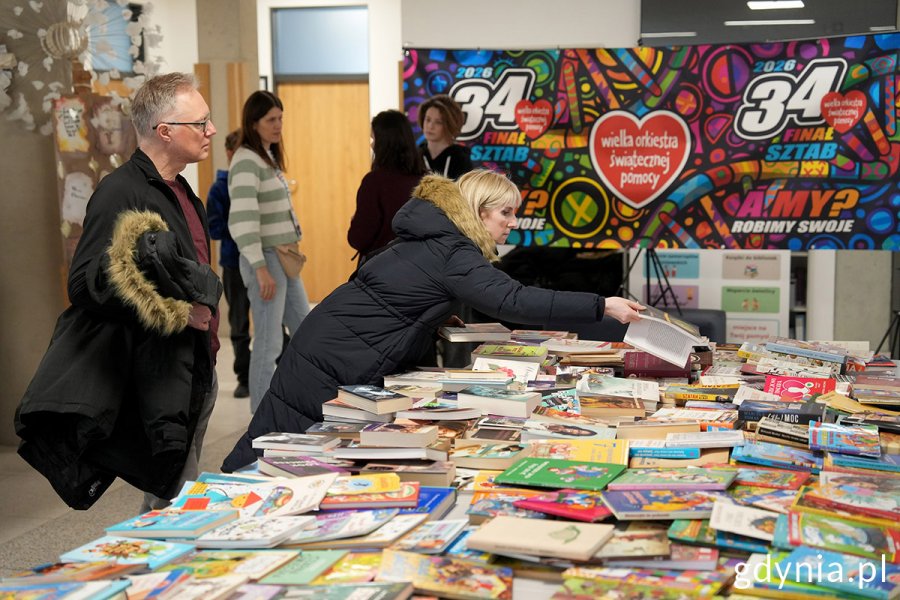 Kiermasz książkowy w sztabie ZSO nr 8 