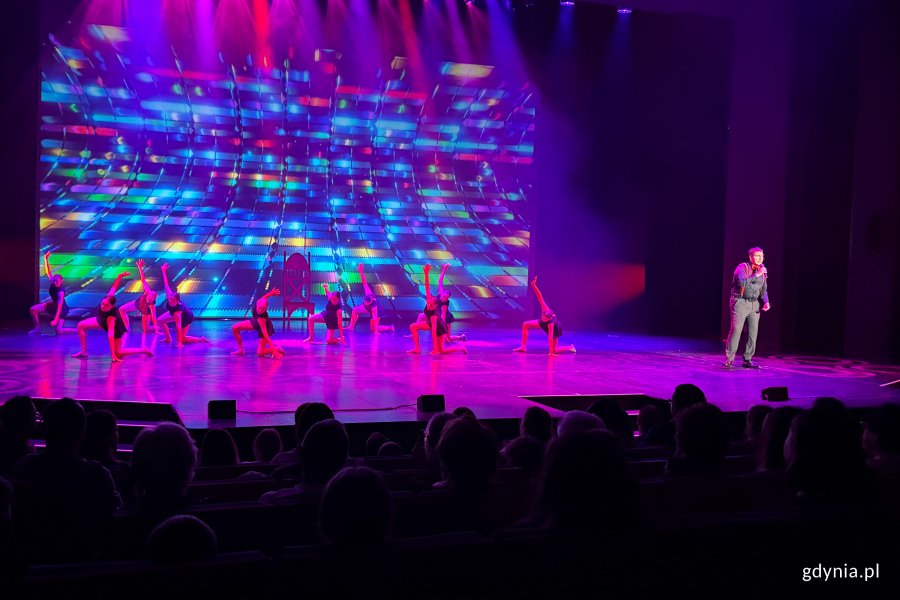 Koncert „Sekrety Zimowego Wiatru” w wykonaniu młodzieży z gdyńskiego MDK'u na scenie Teatru Muzycznego w Gdyni (fot. Katarzyna Balcerzak)