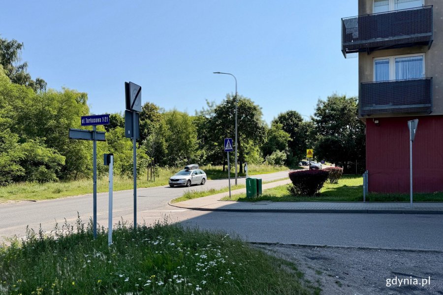Przy ul. Turkusowej powstanie nie tylko nowy budynek, ale zostanie urządzona r&oacute;wnież rekreacyjna zieleń (fot. gdynia.pl)