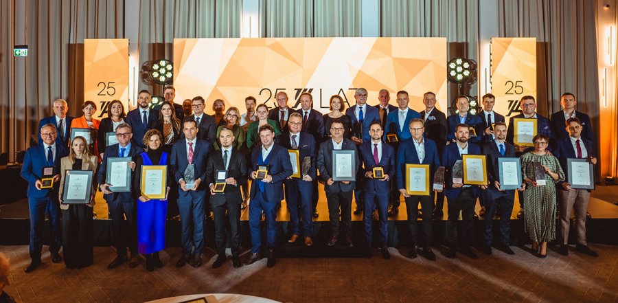 Zdjęcie grupowe zwycięzców i laureatów