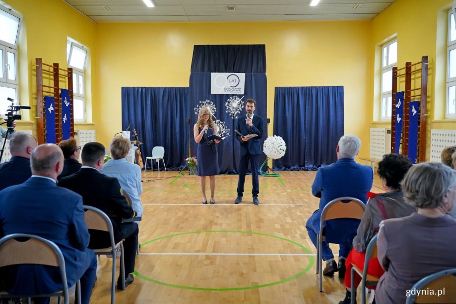 Uroczystości z okazji 90-lecia SP nr 11 poprowadzili absolwenci plac&oacute;wki