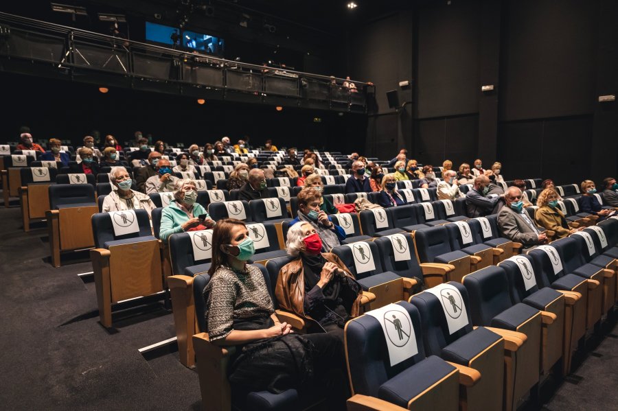 Publiczność podczas otwarcia festiwalu Gdynia Classica Nova w Teatrze Miejskim w Gdyni. Fot. Tomek Kamiński