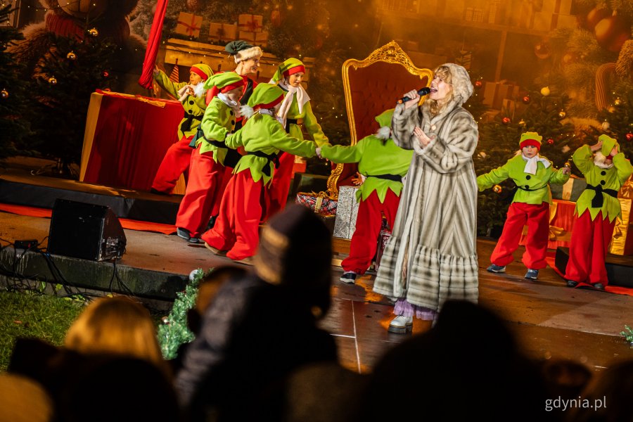 Gdyńskie mikołajki w muszli koncertowej na placu Grunwaldzkim (fot. Kamil Złoch)