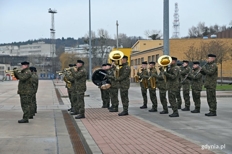 Uroczystość pożegnania okrętu ORP „Gen. T. Kościuszko” uświetniła orkiestra // fot. Magdalena Czernek