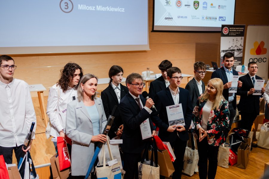 Przemawia dr Tomasz Białas, Rektor Wyższej Szkoły Administracji i Biznesu im. E. Kwiatkowskiego w Gdyni / fot. Uniwersytet WSB Merito Gdynia