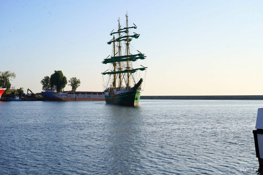 Żaglowiec na morzu