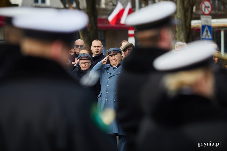 Uroczystości oficjalne pod pomnikiem Polski Morskiej z okazji 93. rocznicy nadania praw miejskich, fot. Dawid Linkowski