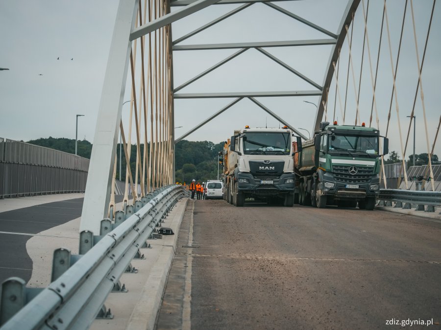 Wiadukt drogowy na ulicy Puckiej, próby obciążeniowe// fot. M.Mielewski // ZDIZ Gdynia 