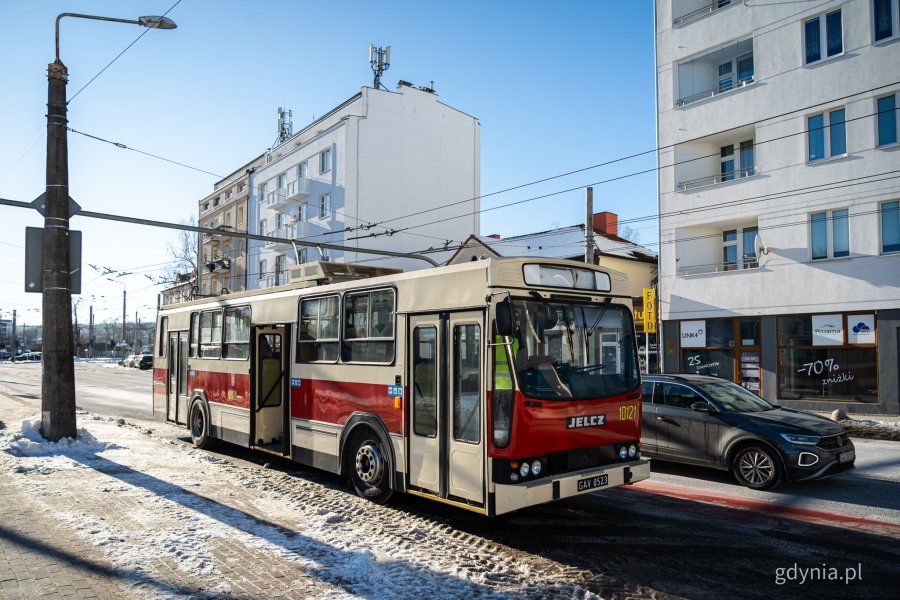 Gra miejska oparta na spektaklu &bdquo;Majka z Kajtkiem jadą trajtkiem&rdquo; (fot. Kamil Złoch)