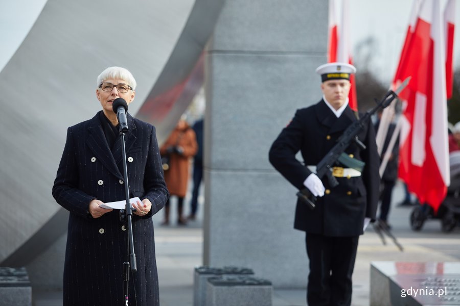 Uroczystości oficjalne pod pomnikiem Polski Morskiej z okazji 93. rocznicy nadania praw miejskich, fot. Dawid Linkowski