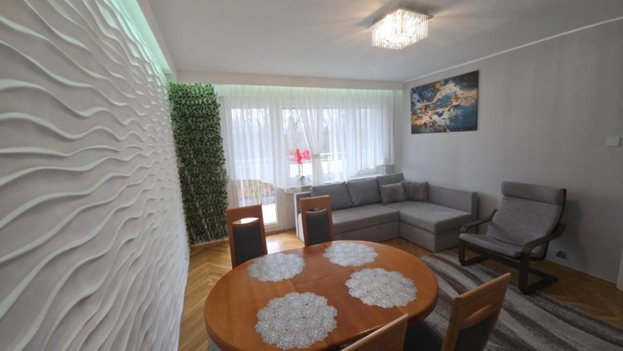 Słoneczny apartament z widokiem, salon
