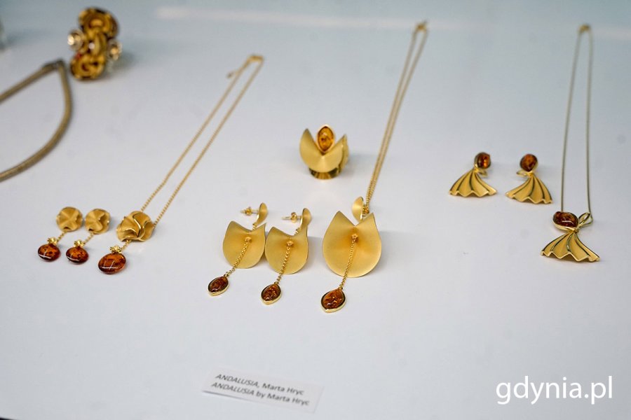30 lat bursztynowego wzornictwa – biżuteria S&A Jewellery Design w Muzeum Bursztynu. Fot. Mirosław Pieślak