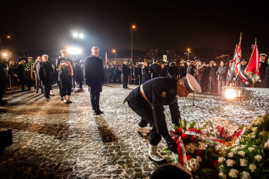 Obchody przy pomniku Ofiar Grudnia '70 w Gdyni, fot. Dawid Linkowski