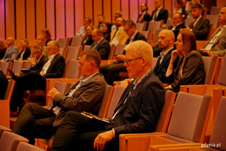 Uczestnicy 14. edycji konferencji Transport Week w jednej z sal Pomorskiego Parku Naukowo-Technologicznego Gdynia