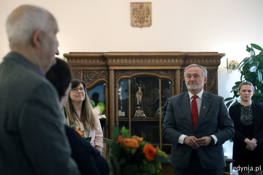 Prezydent Wojciech Szczurek wraz z nagrodzonymi / fot. Michał Kozłowski 
