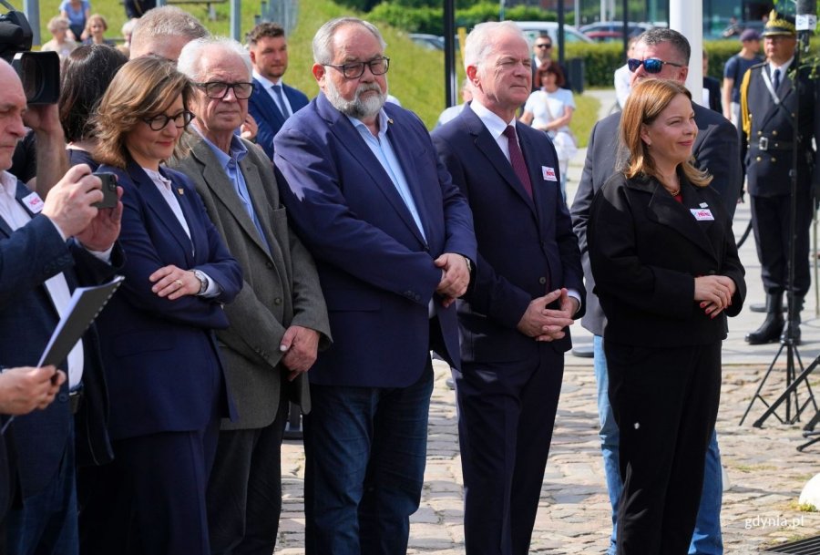Na zdjęciu m.in.: senator Sławomir Rybicki, poseł Piotr Adamowicz, wiceprezydentka Gdyni Oktawia Gorzeńska (fot. Magdalena Starnawska)
