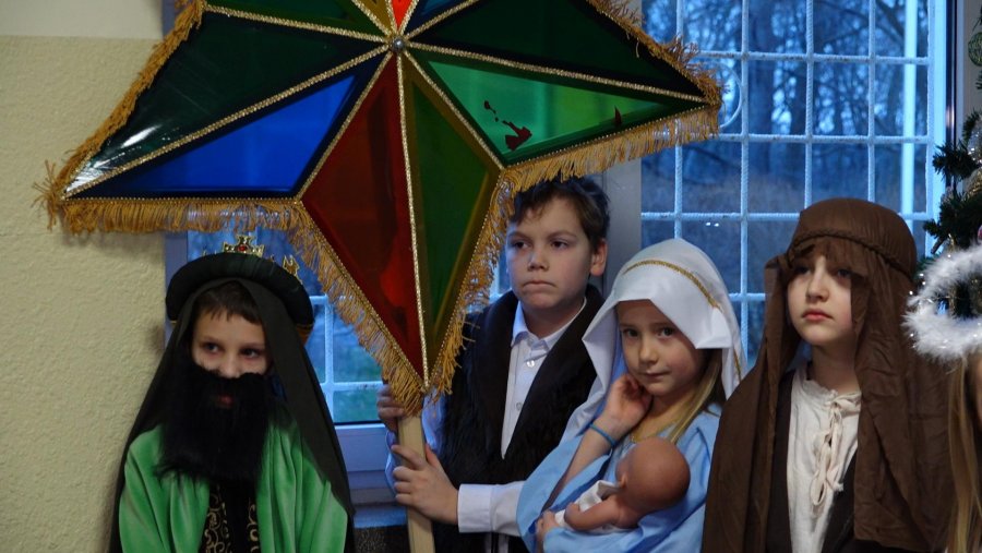 Schola Katolickiej Szkoły Podstawowej w Gdyni śpiewa pastorałkę // fot. materiały prasowe