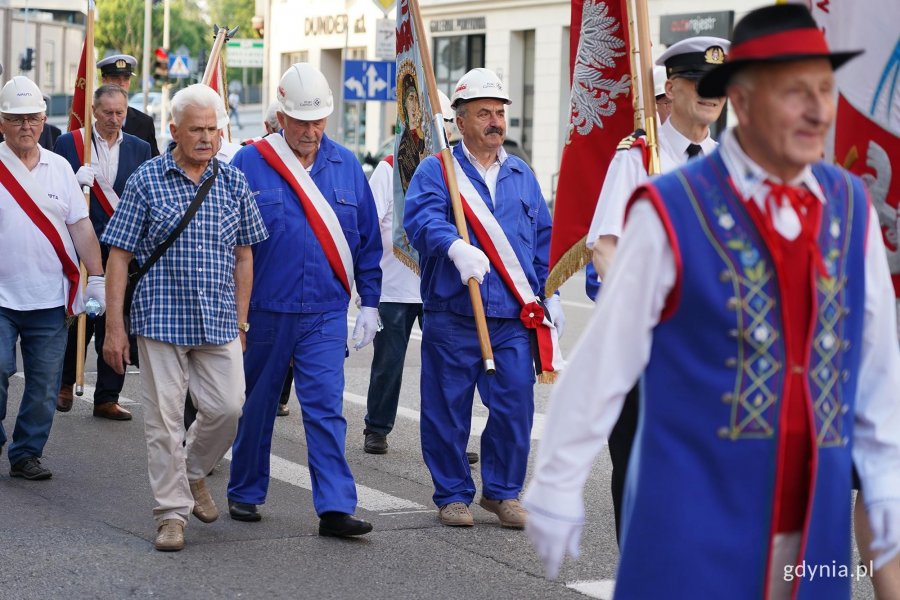 Przemarsz z udziałem Orkiestry Reprezentacyjnej Marynarki Wojennej pod Pomnik Polski Morskiej (fot. Karolina Szypelt)