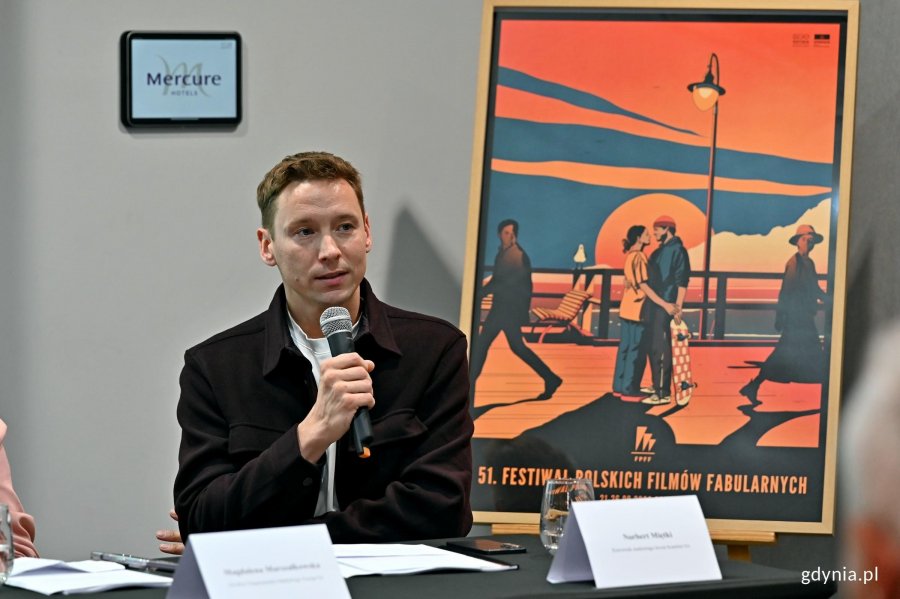 Norbert Miętki &ndash; kierownik marketingu Invest Komfortu podczas konferencji prasowej zapowiadającej 51. Festiwal Polskich Film&oacute;w Fabularnych, kt&oacute;ra odbyła się w Hotelu Mercure 