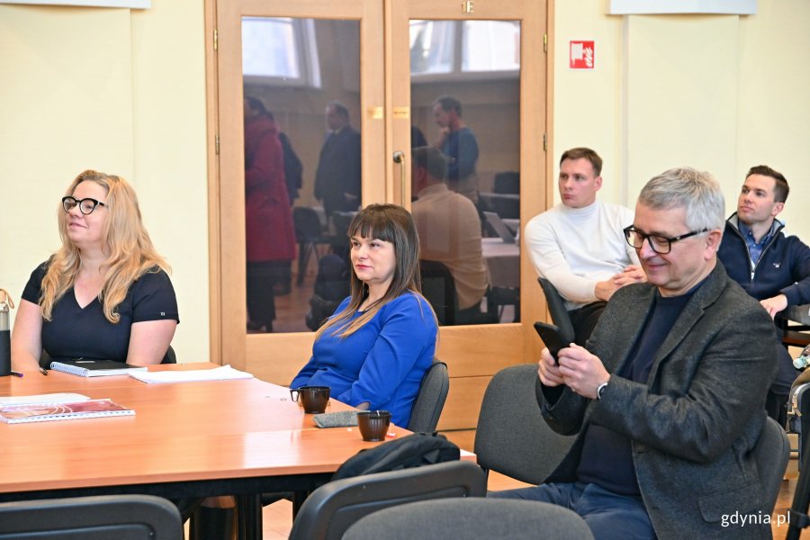 Uczestnicy warsztat&oacute;w dotyczących tworzenia Strategii Rozwoju Polskiego Sportu 2040 zgromadzeni a Auli Zygmunta Augusta Akademii Marynarki Wojennej w Gdyni