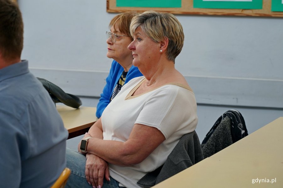 Elżbieta Raczyńska i Jolanta Mitros-Suchorzewska, radne dzielnicy Śr&oacute;dmieście, podczas sesji 