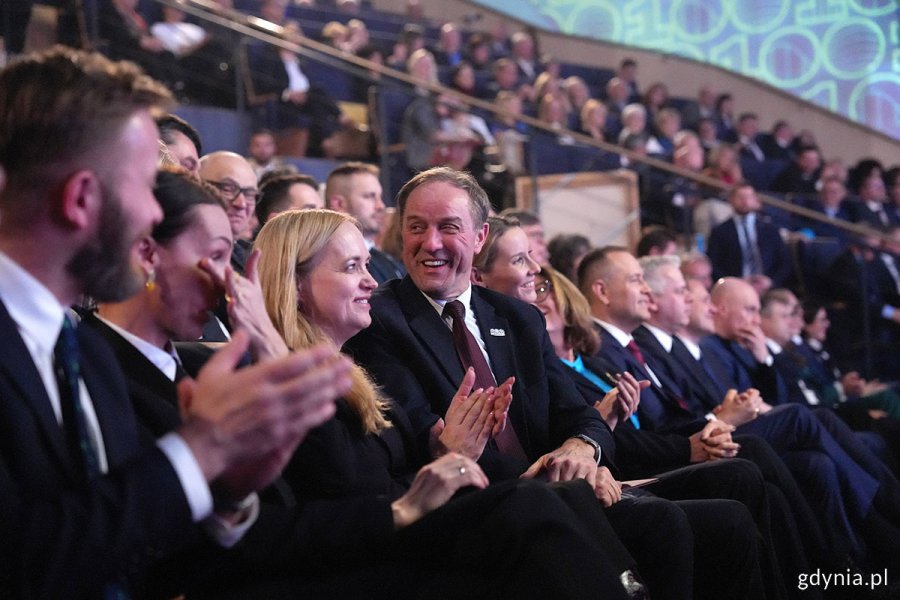 na zdjęciu goście na widowni