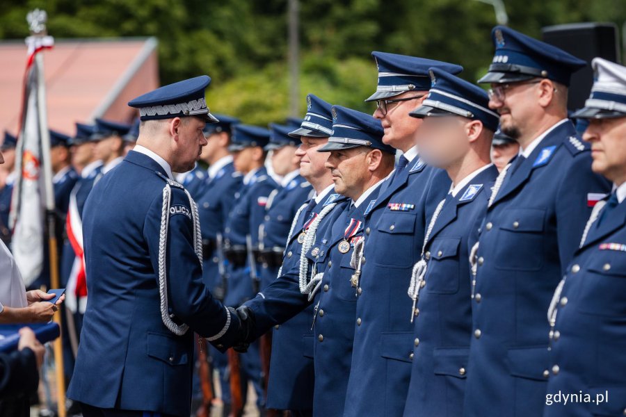 Wręczenie odznaczeń funkcjonariuszom (fot. Karol Stańczak)