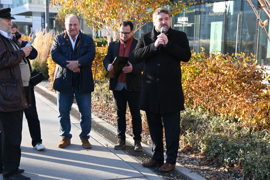Krótka uroczystość obejmowała przemowy, w tym przewodniczącego Rady Miasta Tadeusza Szemiota