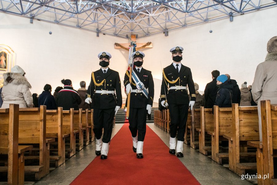 Częścią oficjalnych obchodów 95. urodzin Gdyni była niedzielna msza święta z honorową asystą wojskową // fot. Karol Stańczak