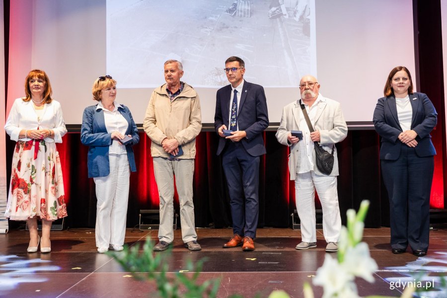 Bohaterowie Sierpnia '80 odebrali wyr&oacute;żnienia (fot. Karol Stańczak)