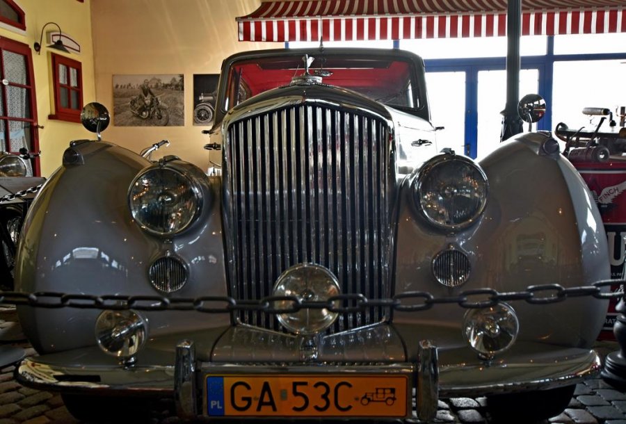 Gdyńskie Muzeum Motoryzacji od teraz, po 10 latach funkcjonowania, oficjalnie może cieszyć się ze statusu prywatnego muzeum, fot. Kamil Złoch