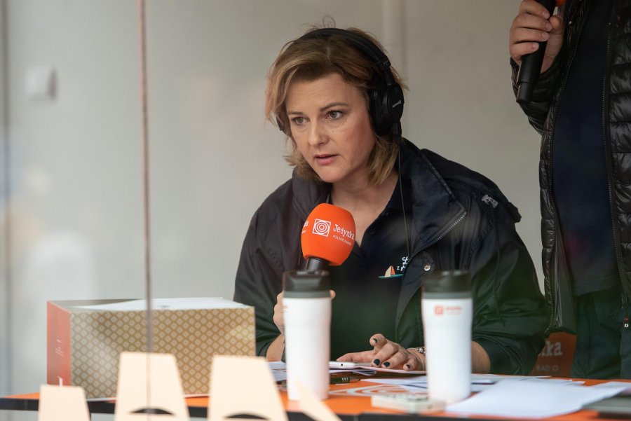 Plenerowe studia Polskiego Radia nadają z Gdyni przed „Lato z Radiem Festiwal”, fot. Dawid Linkowski