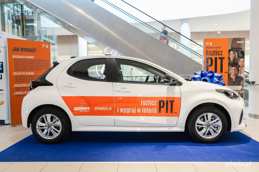 Nagrodami w loterii są m.in. samochody Mazda 2 Hybrid