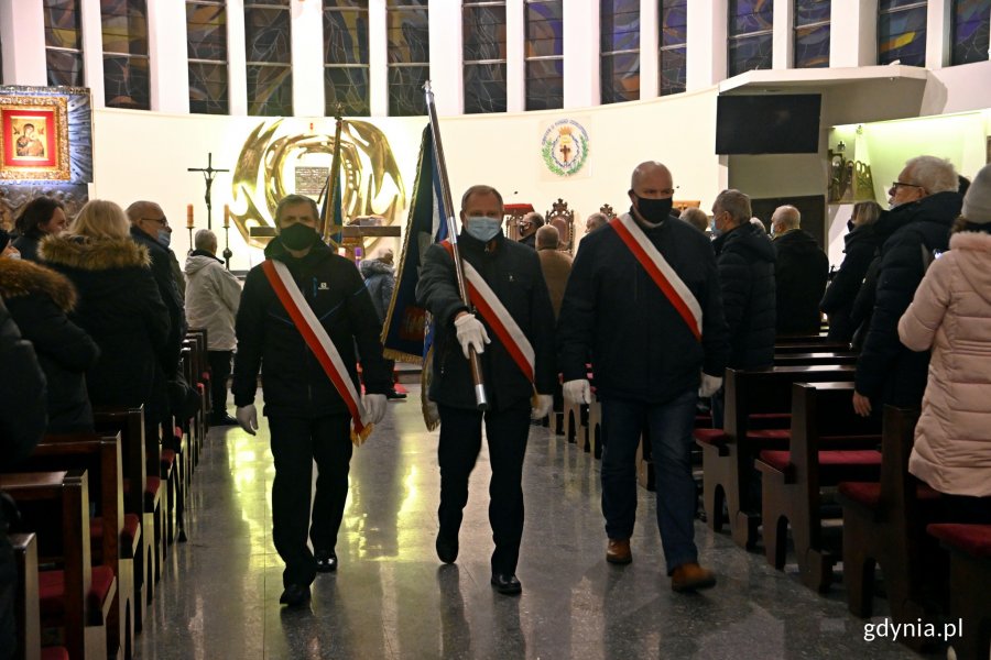 Msza św. w kościele pw. Matki Bożej Nieustającej Pomocy i św. Piotra Rybaka w Gdyni // fot. Magdalena Czernek