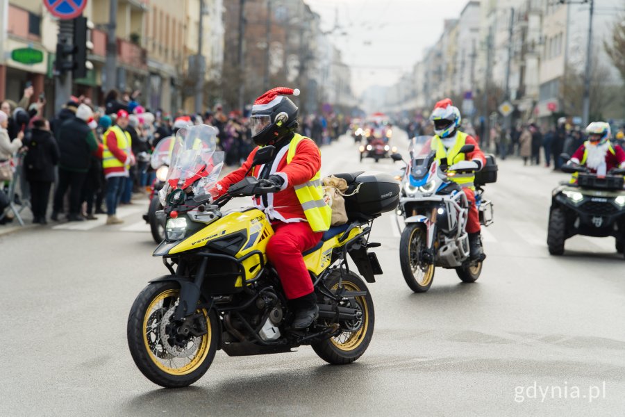 Przejazd przez Gdynię w ramach 23. edycji akcji &bdquo;Mikołaje na motocyklach&rdquo; (fot. Paweł Budziński)