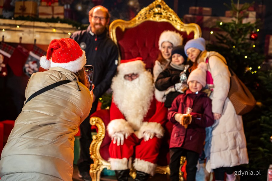 Gdyńskie mikołajki w muszli koncertowej na placu Grunwaldzkim (fot. Kamil Złoch)