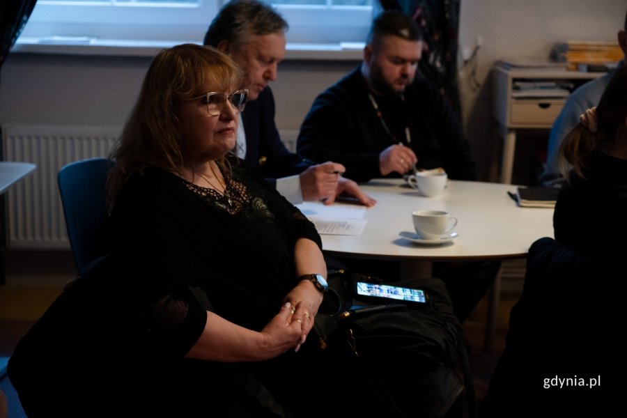 Obrady Rady Dzielnicy Chylonia. Na zdjęciu Ewa Krym, radna miasta Gdyni. (fot. Natalia Kawalerowicz)