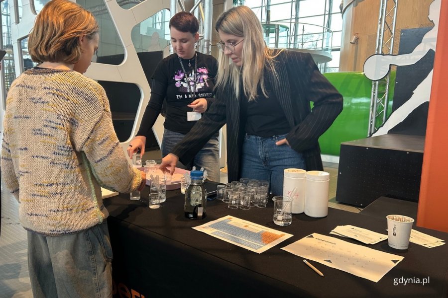 Najmłodsi chętnie uczestniczyli w pokazach (fot. Magdalena Starnawska)