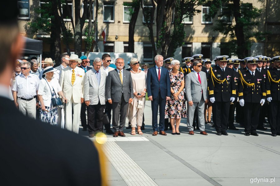 Oficjalne uroczystości z okazji Święta Wojska Polskiego w Gdyni, przy pomniku Polski Morskiej, fot. Kamil Złoch