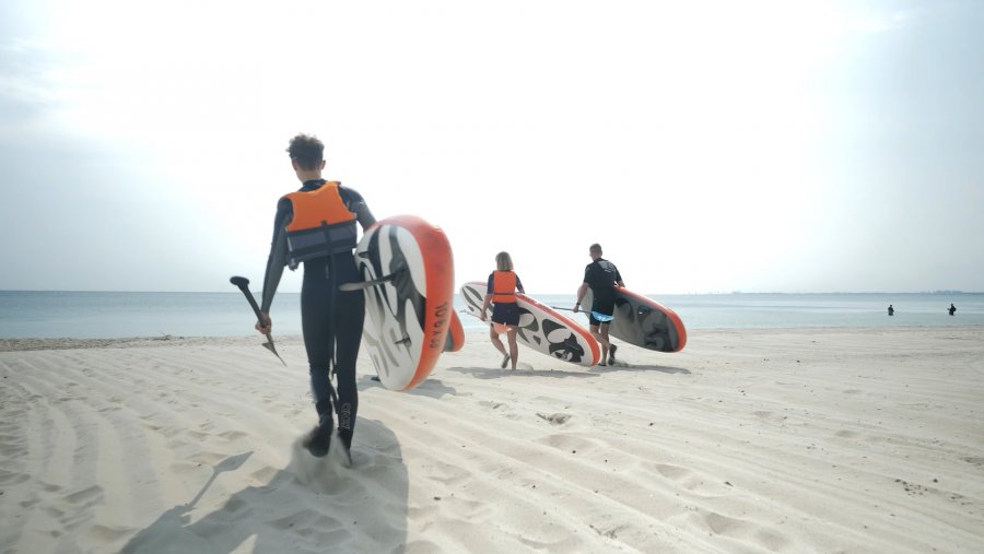 Jak pływać na desce SUP - to praktyczny wideo-podręcznik do nauki pływania na desce SUP, realizowany we współpracy z SUP Bazą - Stowarzyszeniem "Orłowo przy plaży"