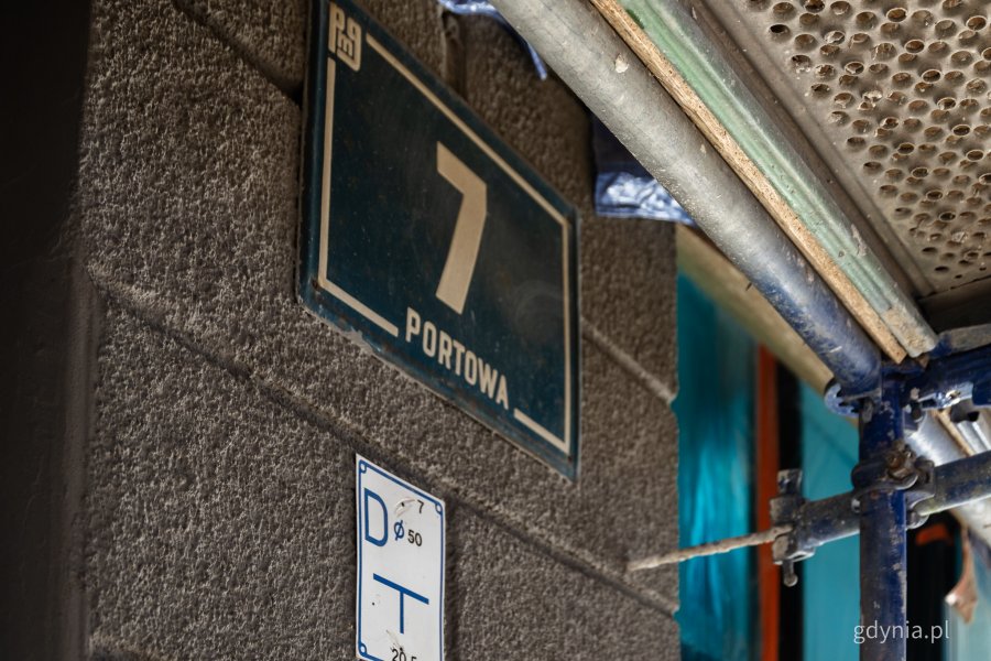 Prace remontowe dotowane przez miasto – budynek przy ul. Portowej 7 (fot. Kamil Złoch)