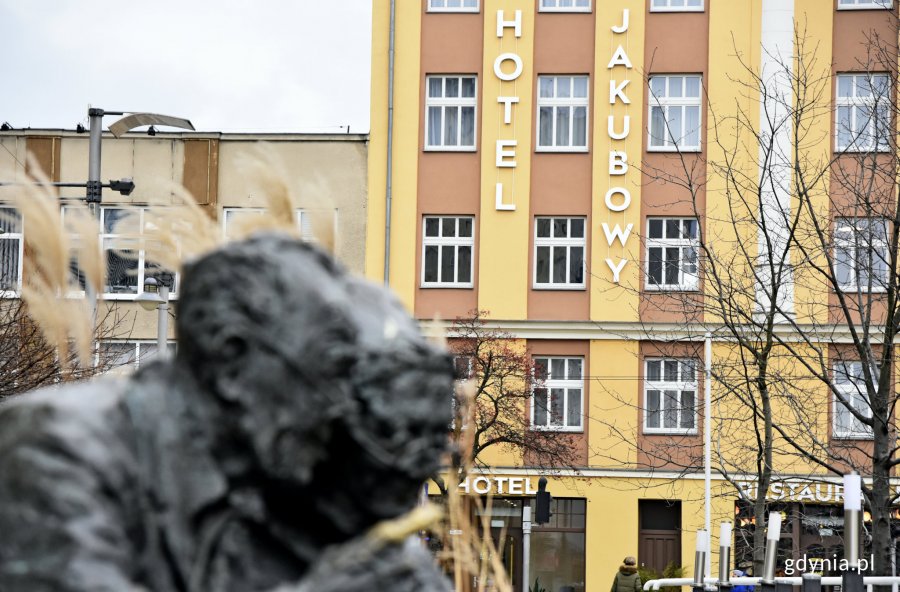 Kamienica przy Placu Kaszubskim związana z bohaterami książeczki „Ławeczka z widokiem na szczęście”, fot. Kamil Złoch
