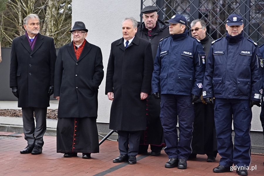 Uroczyste otwarcie nowego komisariatu Policji w Gdyni. Na zdjęciu od lewej: Wojciech Szczurek, prezydent Gdyni, abp Sławoj Leszek Głódź, Metropolita Gdański, Dariusz Drelich, wojewoda pomorski,  nadinsp. Dariuszem Augustyniak, Zastępca Komendanta Głównego Policji, nadinsp. Jarosław Rzymkowski, Komendant Wojewódzki Policji w Gdańsku   // fot. Paweł Kukla