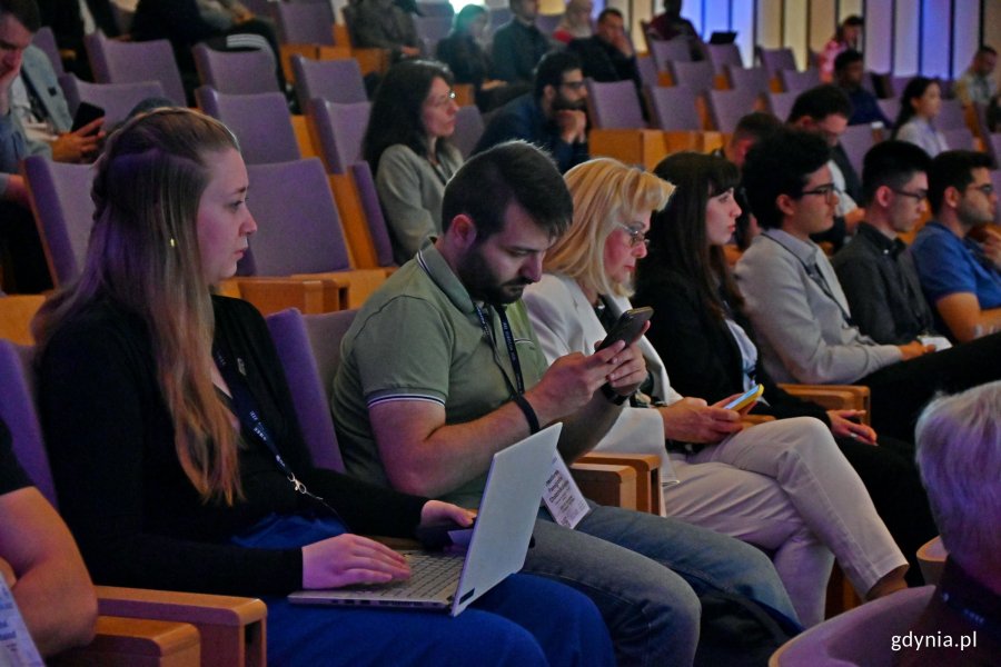 Uczestnicy podczas oficjalnego otwarcia 21. edycji International Conference on Smart Technologies – IEEE EUROCON 2025 w Pomorskim Parku Naukowo-Technologicznym 