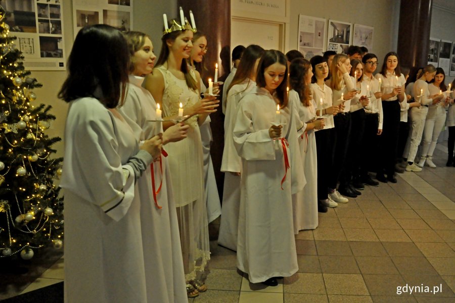 Orszak św. Łucji zawitał do Gdyni  // fot. Paweł Kukla