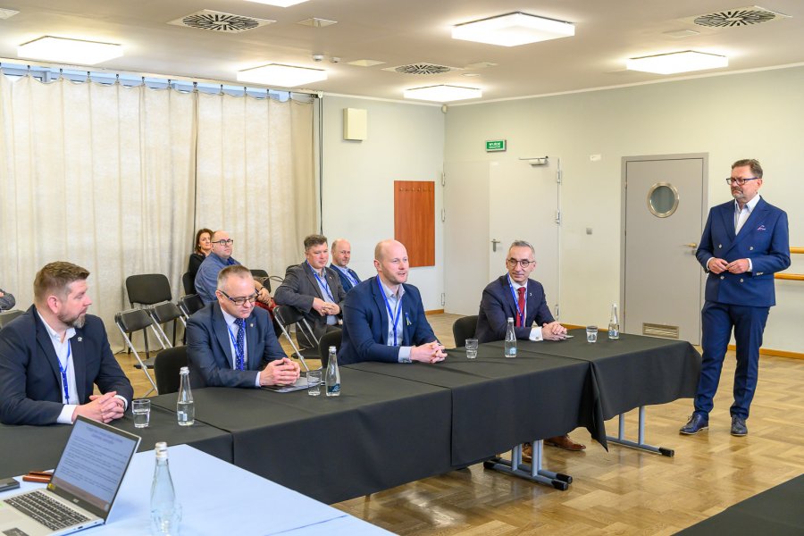 Wiceprezydent Bartosz Bartoszewicz w trakcie panelu dyskusyjnego // fot. materiały organizatora